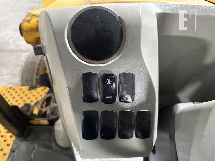 2016-caterpillar-415f2-image-24