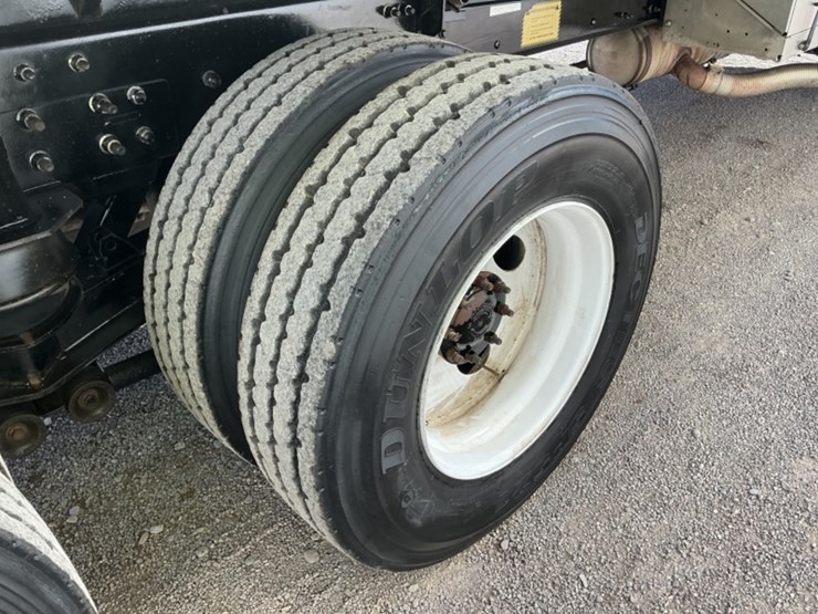 1999-freightliner-fl80-image-13