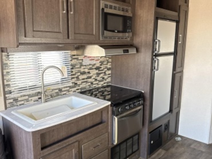 2019-forest-river-smt251ssxl-ca-toy-hauler-image-15