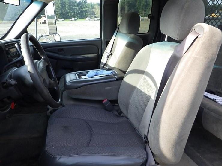 2005-chevrolet-3500-image-21