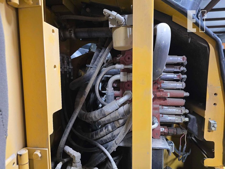 2016-deere-75g-image-32