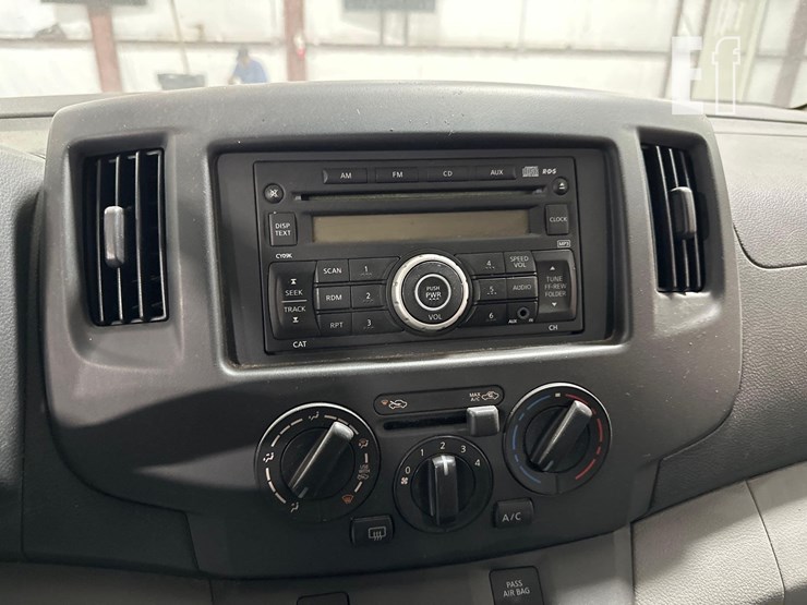 2016-nissan-nv200-image-12