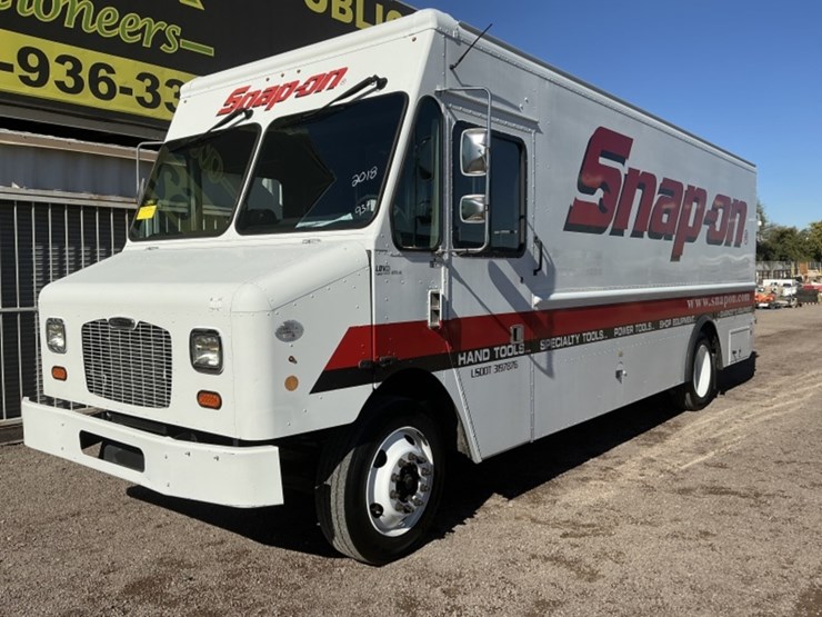 2018-freightliner-mt55-image-2