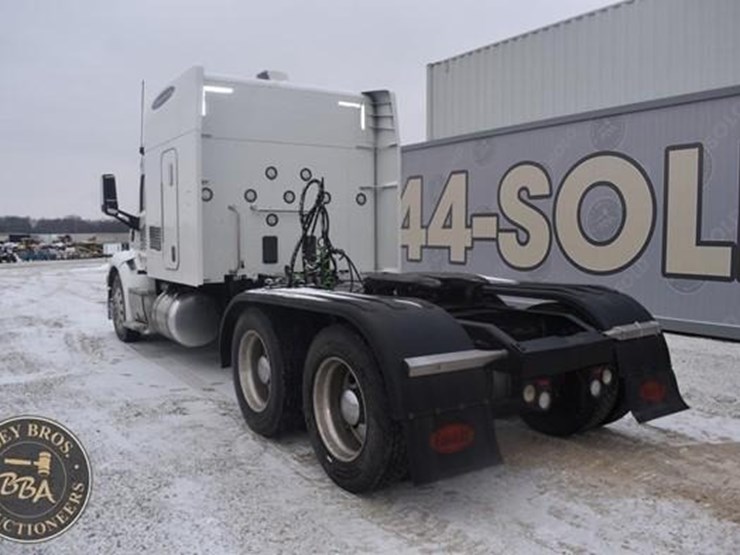 2015-peterbilt-579-image-5