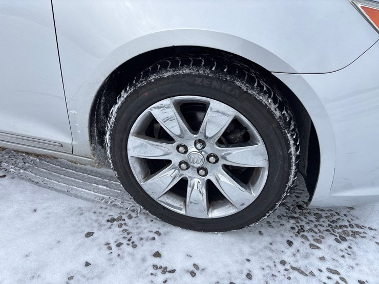 #1114-•-2010-buick-lacrosse-passenger-car-image-24