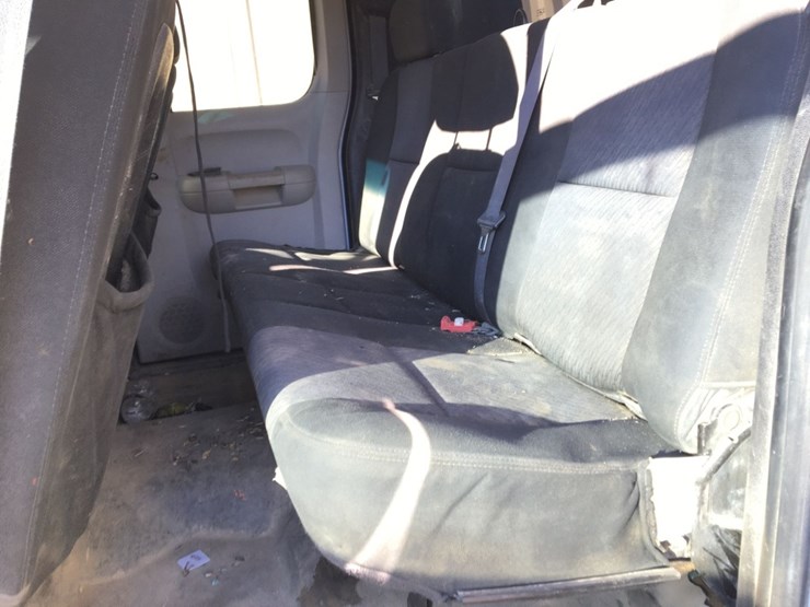 2012-chevrolet-3500hd-image-10