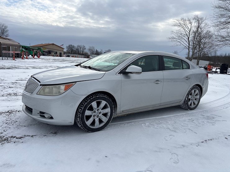 #1114-•-2010-buick-lacrosse-passenger-car-image-1