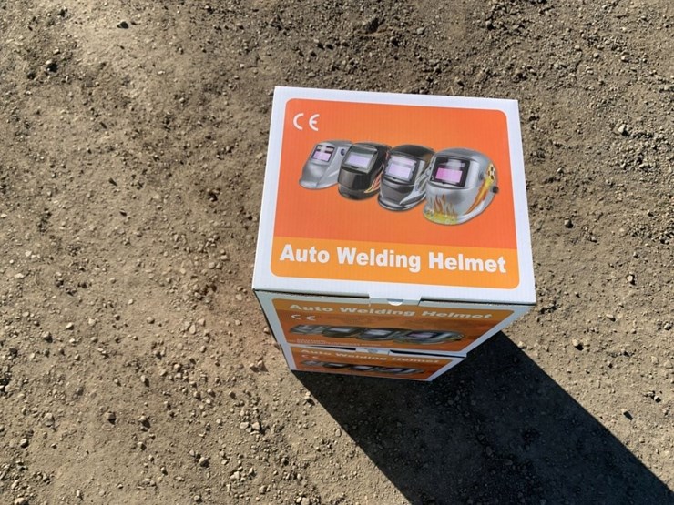 (2)-unused-auto-darkening-welding-helmets.-image-4