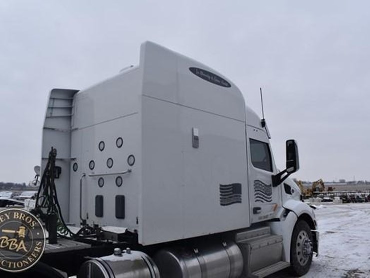 2015-peterbilt-579-image-19