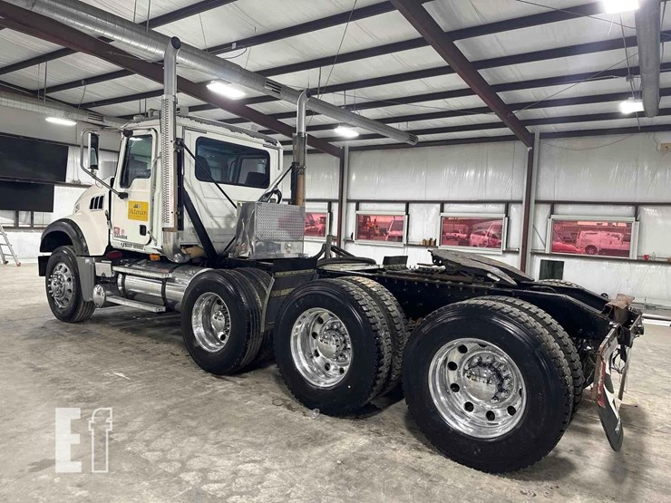 2009-mack-granite-gu713-image-4