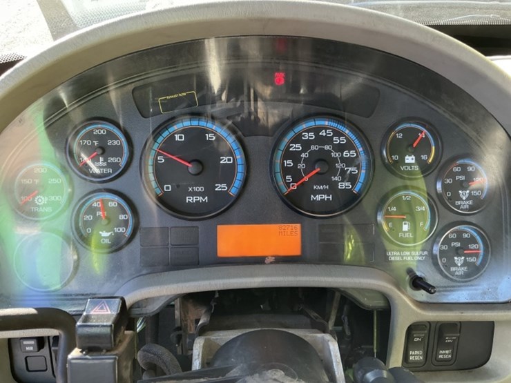 2011-international-7600-image-19