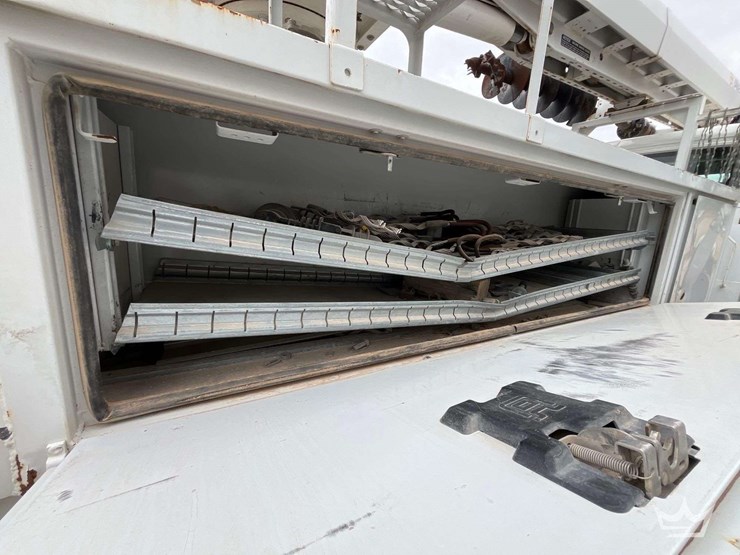 2020-freightliner-m2-106-image-19