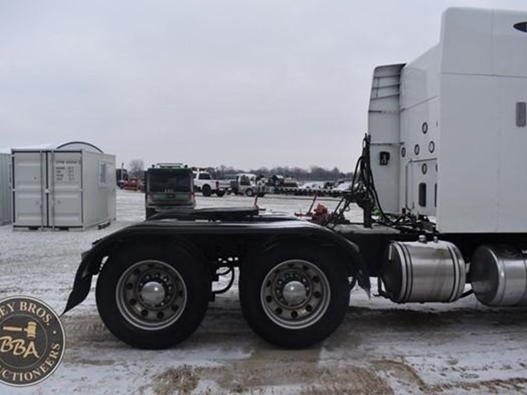 2015-peterbilt-579-image-8