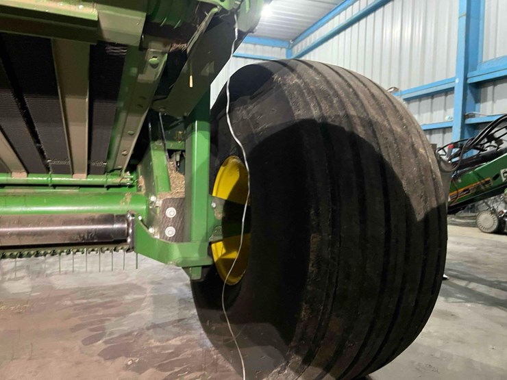 john-deere-561m-image-25