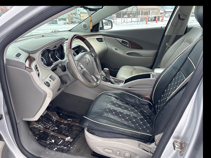 #1114-•-2010-buick-lacrosse-passenger-car-image-6