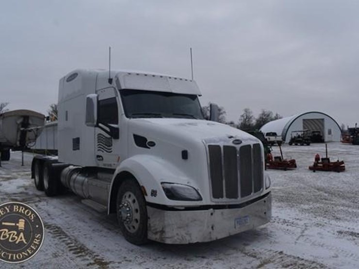 2015-peterbilt-579-image-10