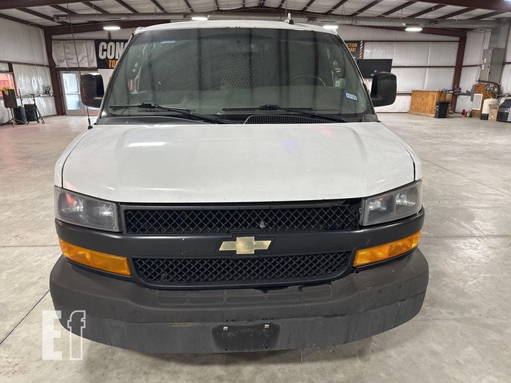 2018-chevrolet-express-2500-image-7