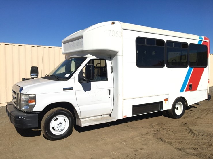 2017-ford-e450-image-1