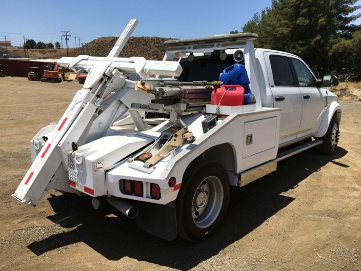 2018-dodge-ram-5500-image-3