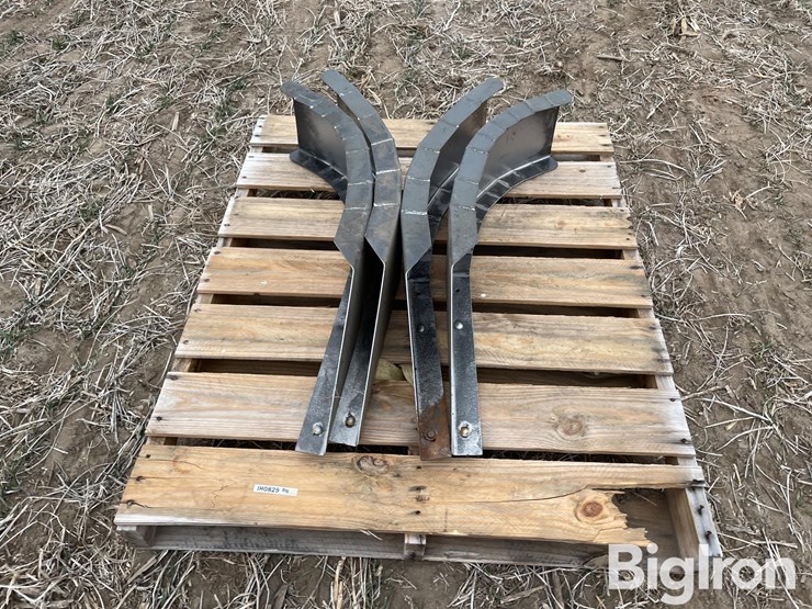 gleaner-combine-straw-spreader-deflectors-image-2