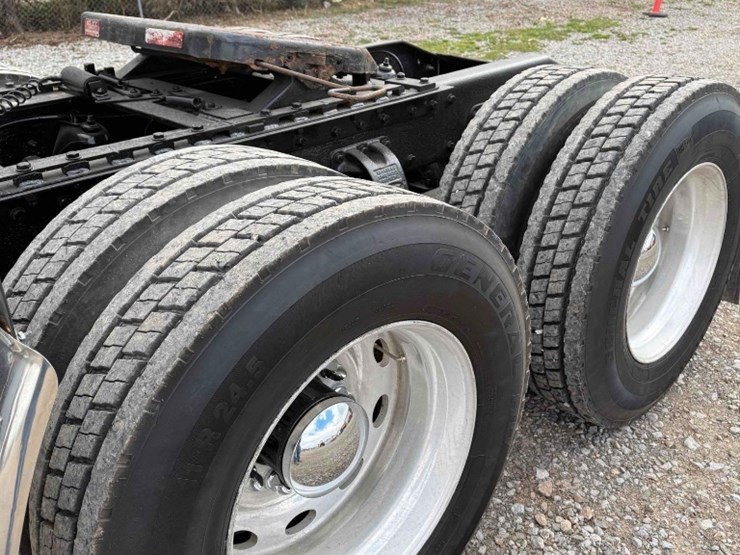 1998-peterbilt-379-image-10