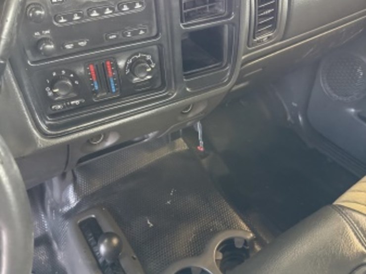 2005-gmc-sierra-3500-image-21