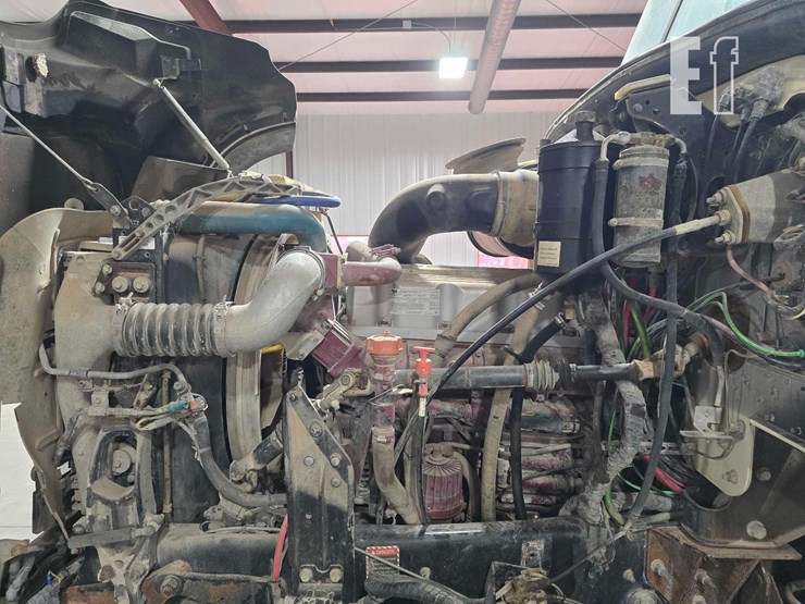 2012-mack-granite-gu713-image-28