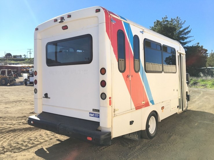 2017-ford-e450-image-3