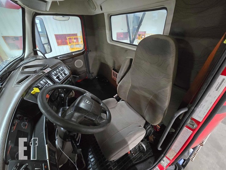 2017-volvo-vnl42300-image-9