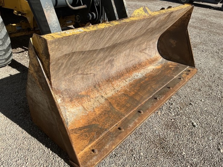 2015-deere-210l-image-19