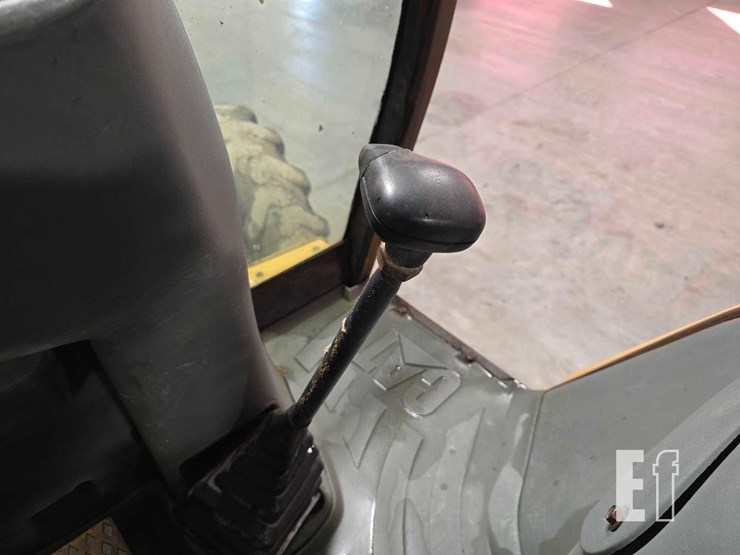 2001-caterpillar-420d-image-19