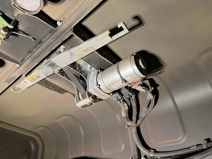 john-deere-561m-image-17