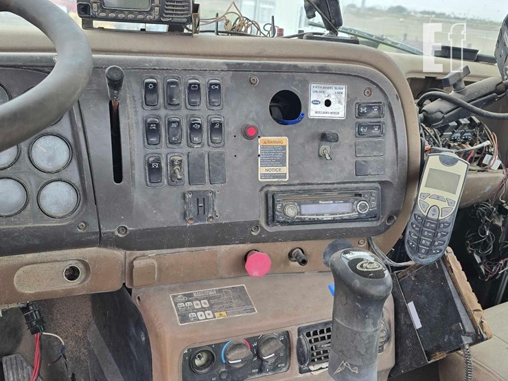 2007-mack-granite-cv713-image-12