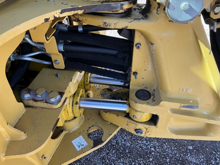 caterpillar-420d-image-11