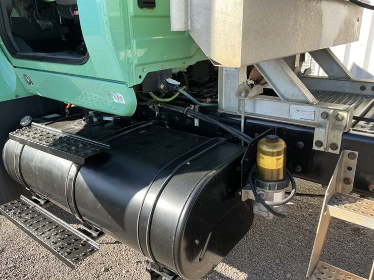 2011-international-7600-image-31