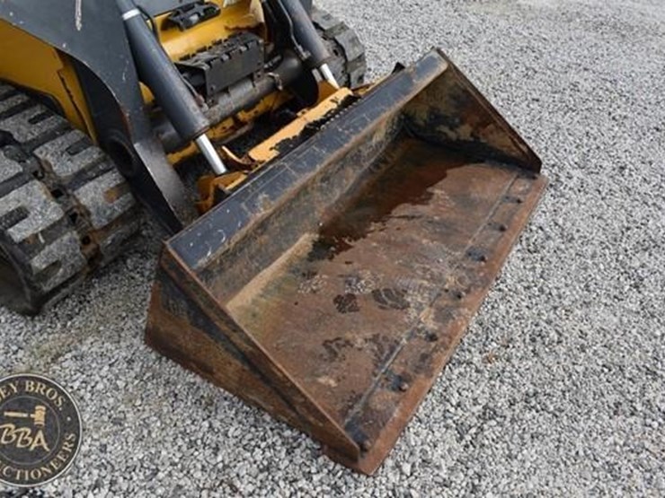 2019-deere-333g-image-23