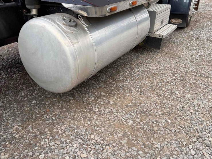 1998-peterbilt-379-image-17