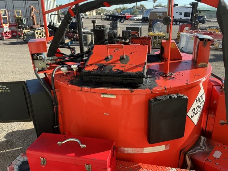 2018-crafco-ss250d-towable-crack-sealer-image-14