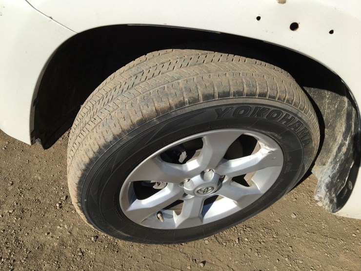 2014-toyota-rav4-image-13