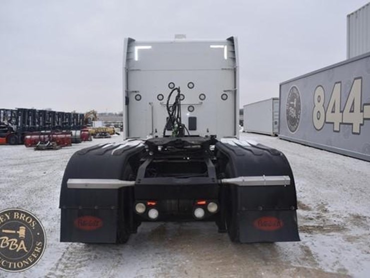 2015-peterbilt-579-image-6
