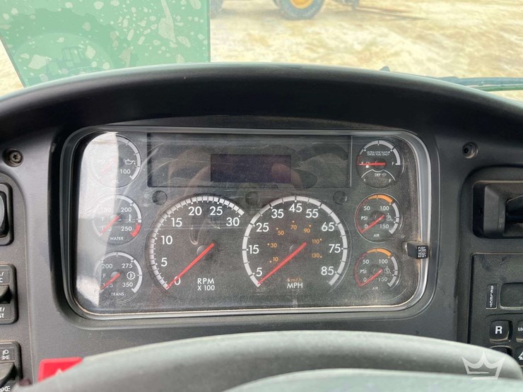 2020-freightliner-m2-106-image-10