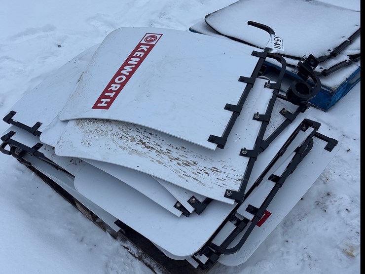 #6548-•-e1.-pallet-of-truck-mud-flaps-image-1