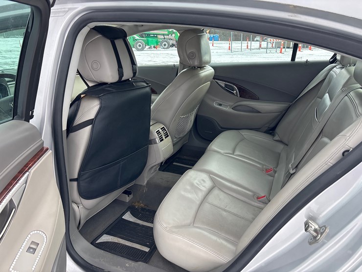 #1114-•-2010-buick-lacrosse-passenger-car-image-7