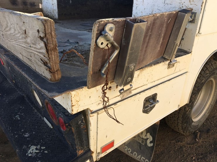 2012-chevrolet-3500hd-image-17