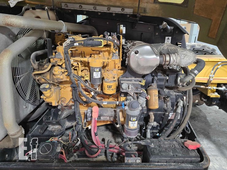 2015-caterpillar-tl642c-image-25