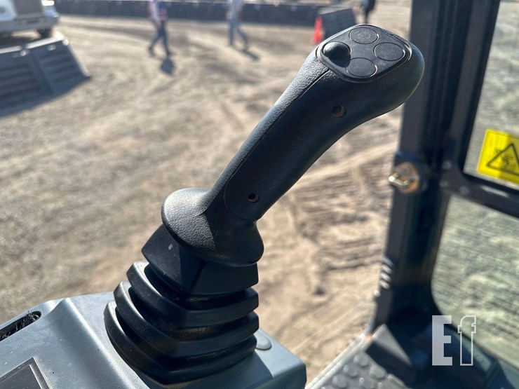 2022-xcmg-xe210u-image-16