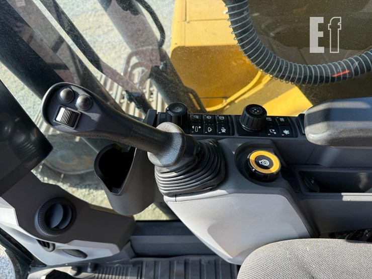 2023-caterpillar-320gc-image-16