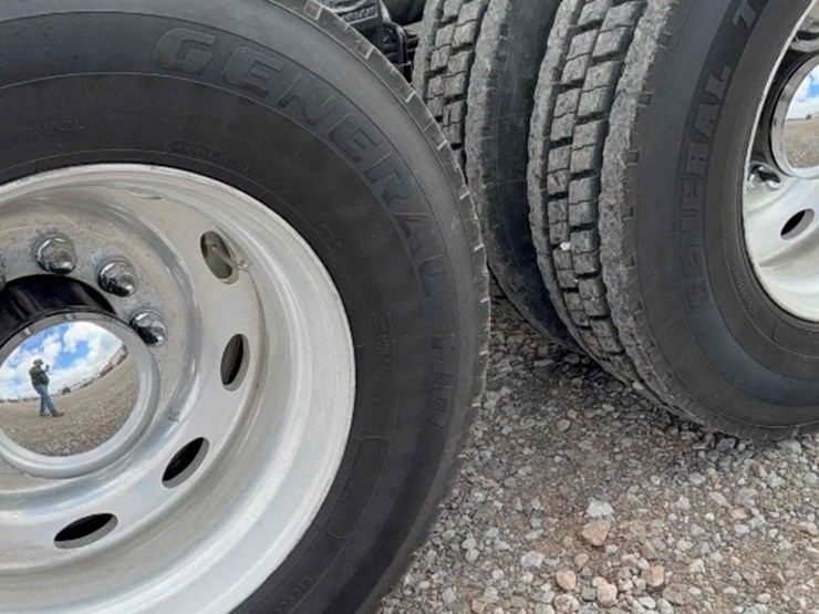 1998-peterbilt-379-image-11