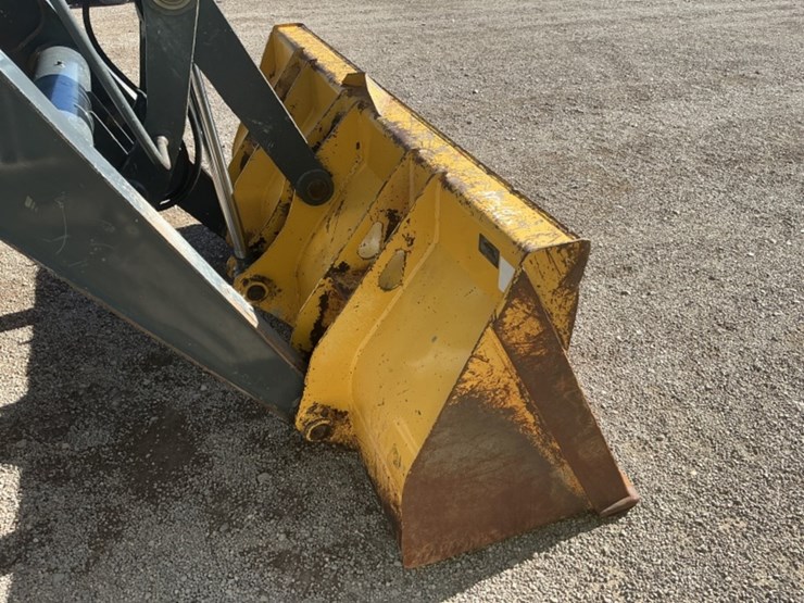 2015-deere-210l-image-18