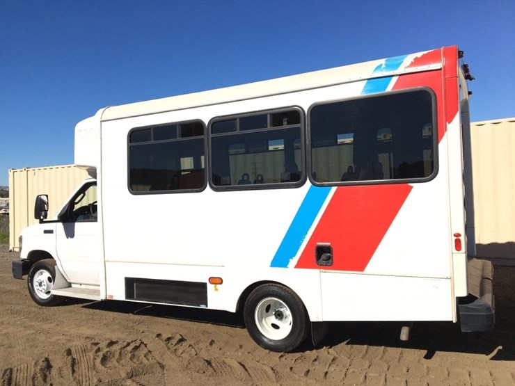 2017-ford-e450-image-4